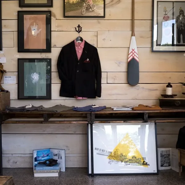 9 Tips for Choosing Retail Displays (& 3 examples)