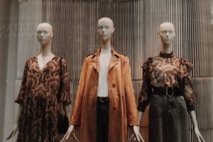 Read more about the article Mannequin Buying Guide – What You Need to Know