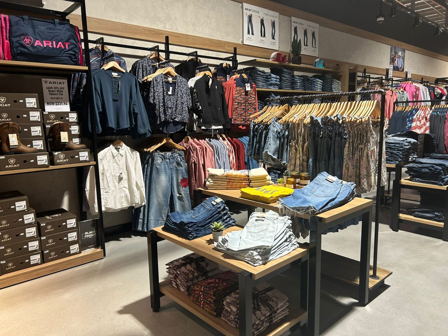 Ariat DFO Perth fitout Apex Display