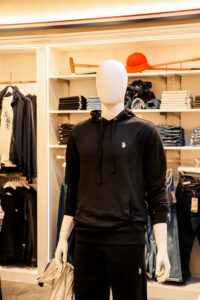 USPA ECQ Outlet Mannequin Merchandised