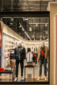 USPA ECQ Outlet Mannequin Merchandised
